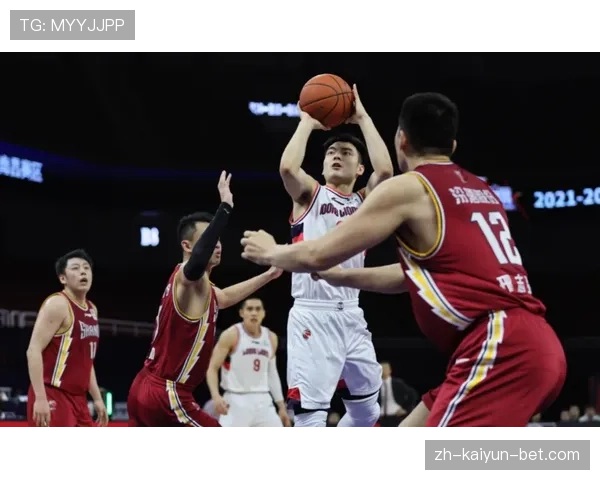 卢尔·邓高效投篮拉开空间，提升球队无球进攻威胁